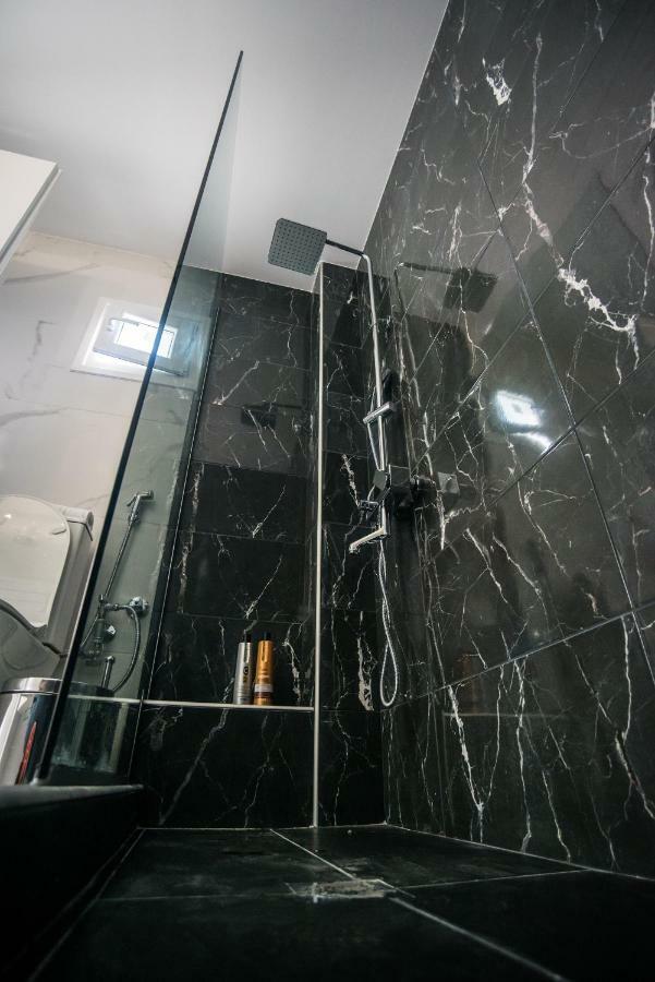 Diamond Lux Apartment Palaiontsiflikion Exterior foto