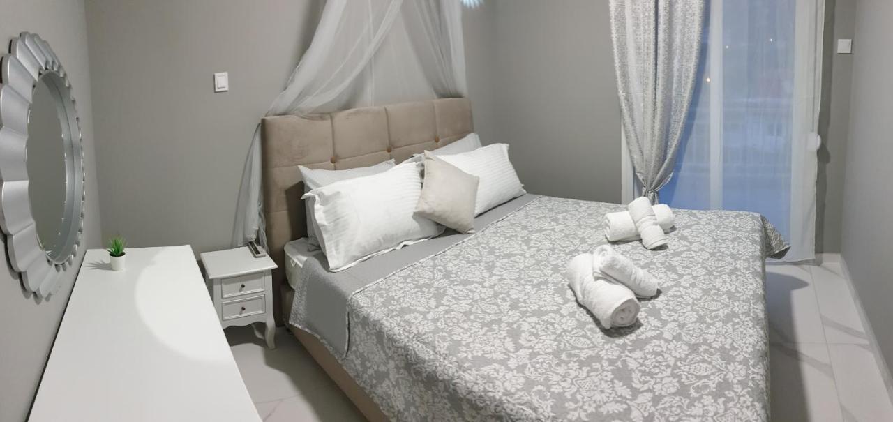 Diamond Lux Apartment Palaiontsiflikion Exterior foto