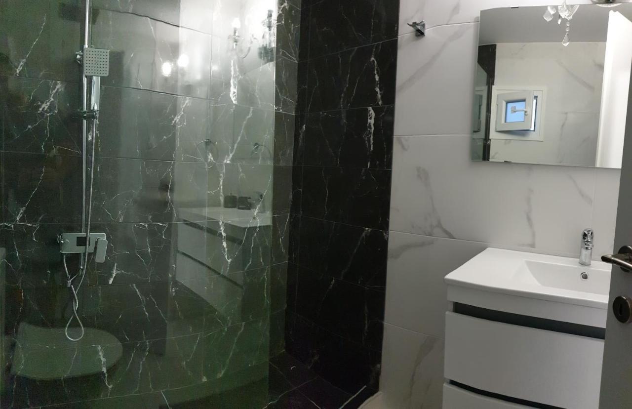 Diamond Lux Apartment Palaiontsiflikion Exterior foto